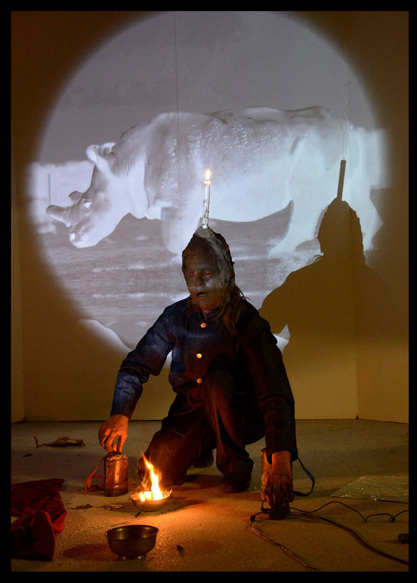 Gustaf Broms i verk performance art