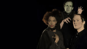 Gruppbild på författaren Mary Shelley, Monstret och Dr Frankenstein i sepiaton, handkolorerade som en gammal idolbild