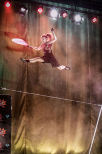Flygande cirkusartist