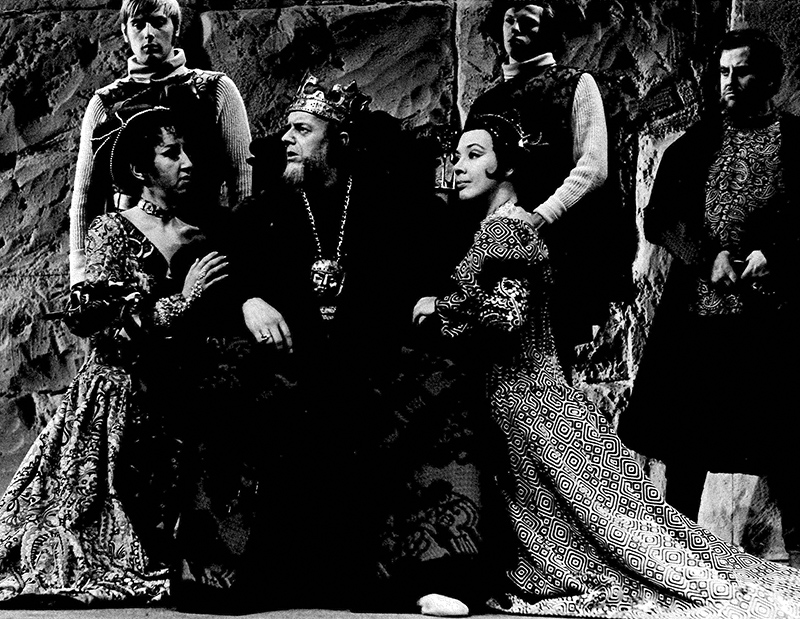 »Kung Lear« (1971). Främre raden fr.v: Bodil Mannheimer, Jan-Olof Strandberg, Ulla-Bella Gabrielsson, Anders Nyström. Kung Lear 1971