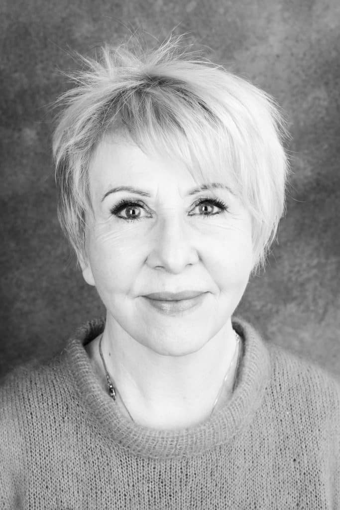 ett svartvitt porträtt på Pia Johansson