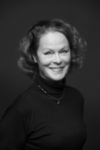svart vitt porträtt på Irene Lindh