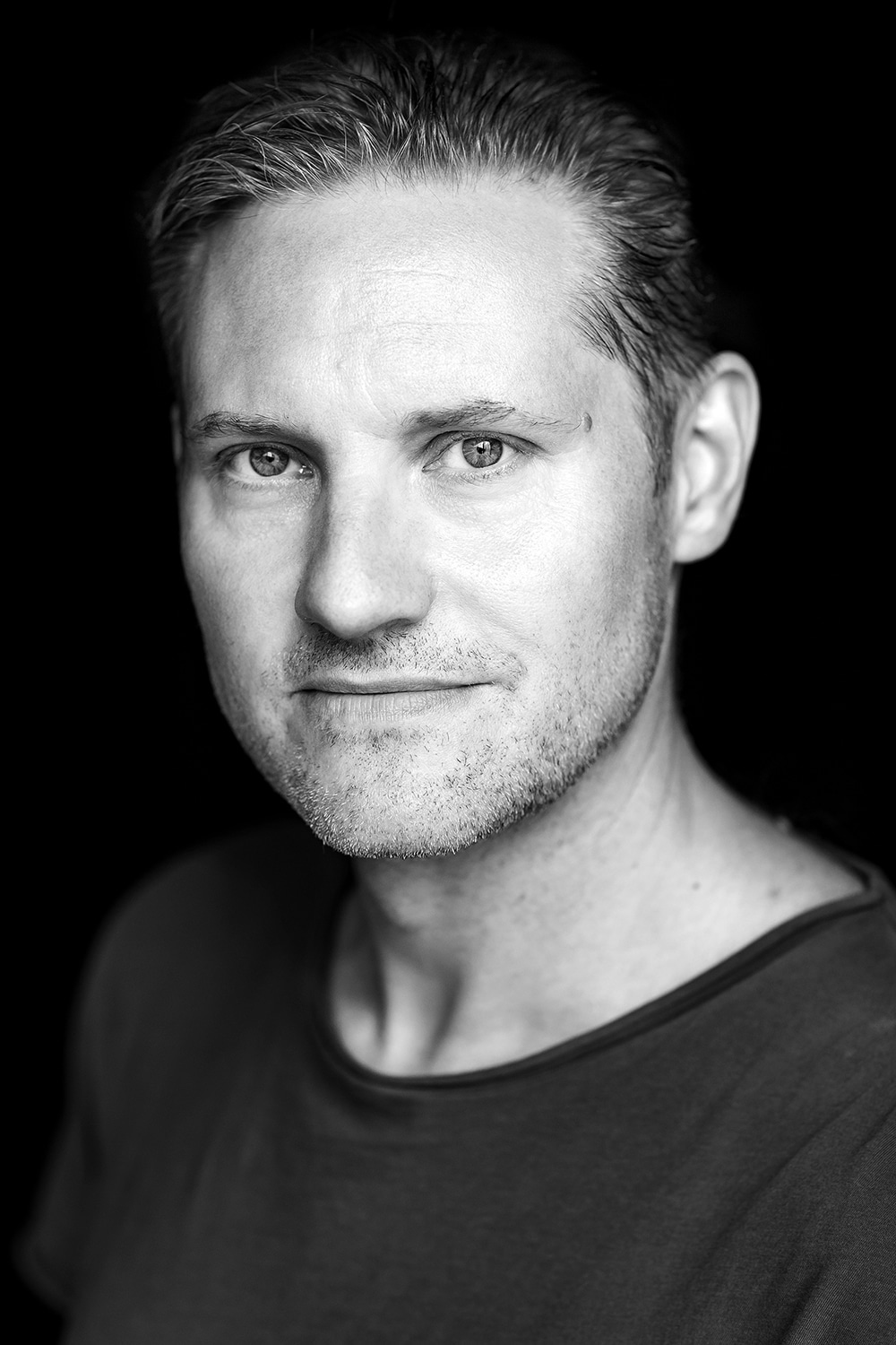 svartvitt porträtt på Anders Berg foto Matilda Rahm