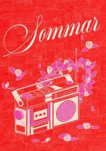 Röd bild med en illustrerad radio i vitt och rosa, en blomsterkrans sitter runt radion.